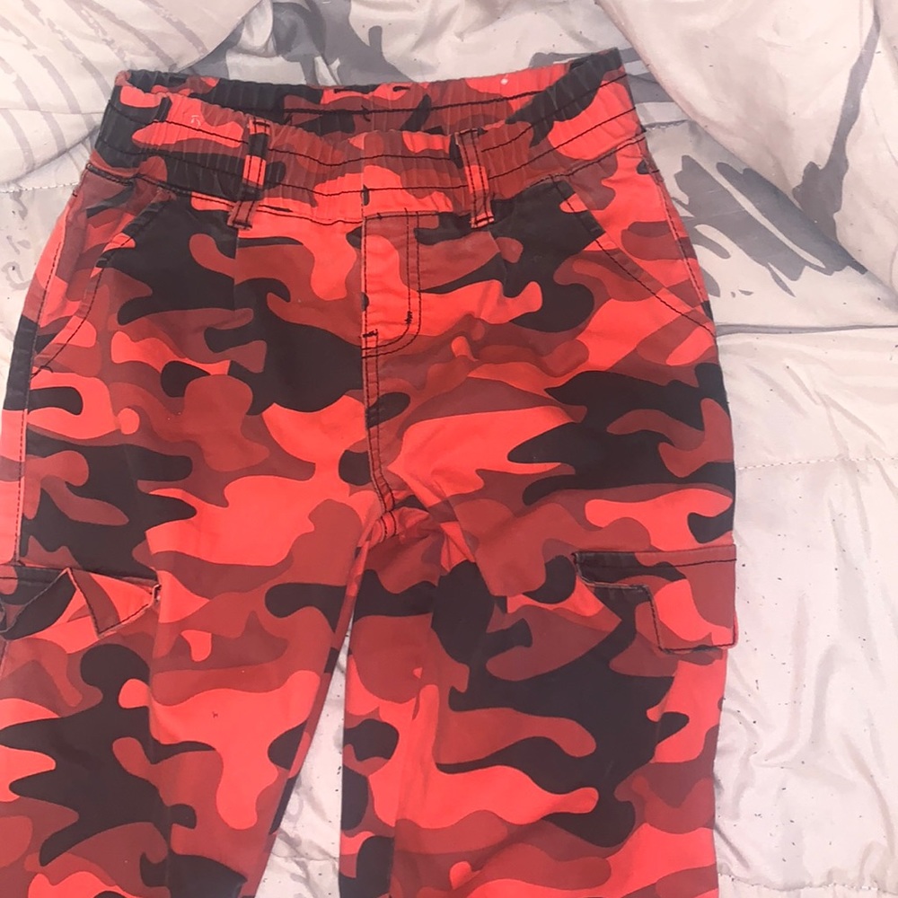 Red camo jeggings. size 1  1/2